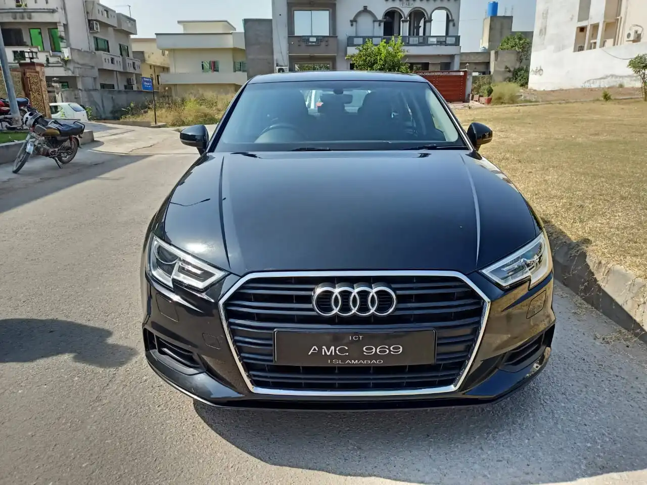 /images/audi_black.webp