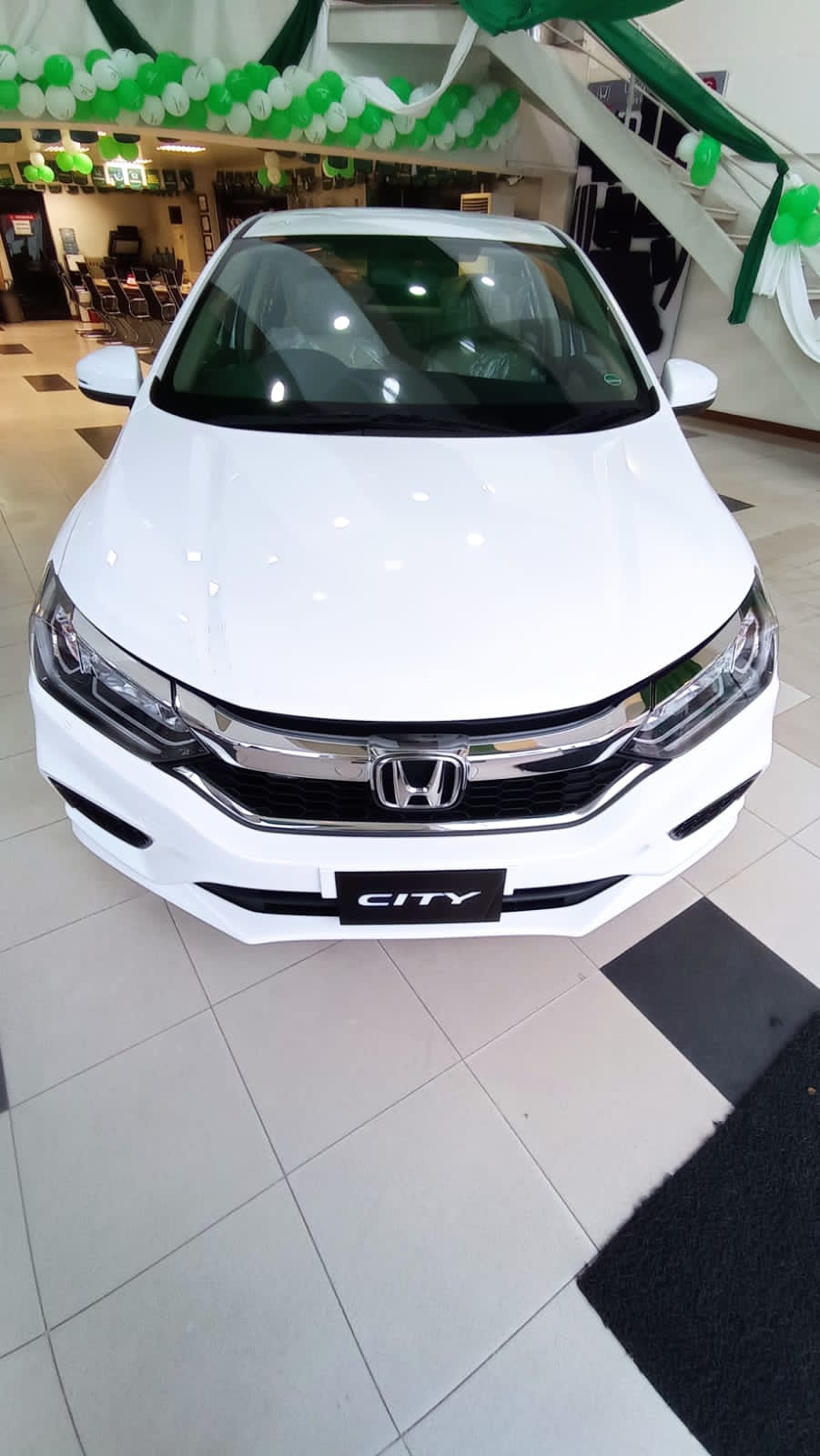 /images/honda_city_white.jpeg